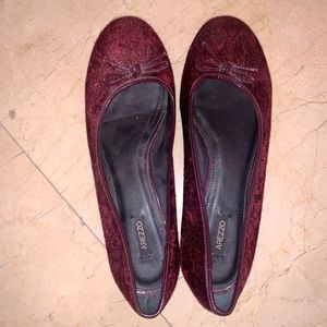 BORDEAUX/ MAROON AREZZO FLATS 😍